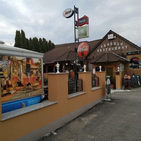 Bük 白马旅馆及餐厅酒店 外观 照片