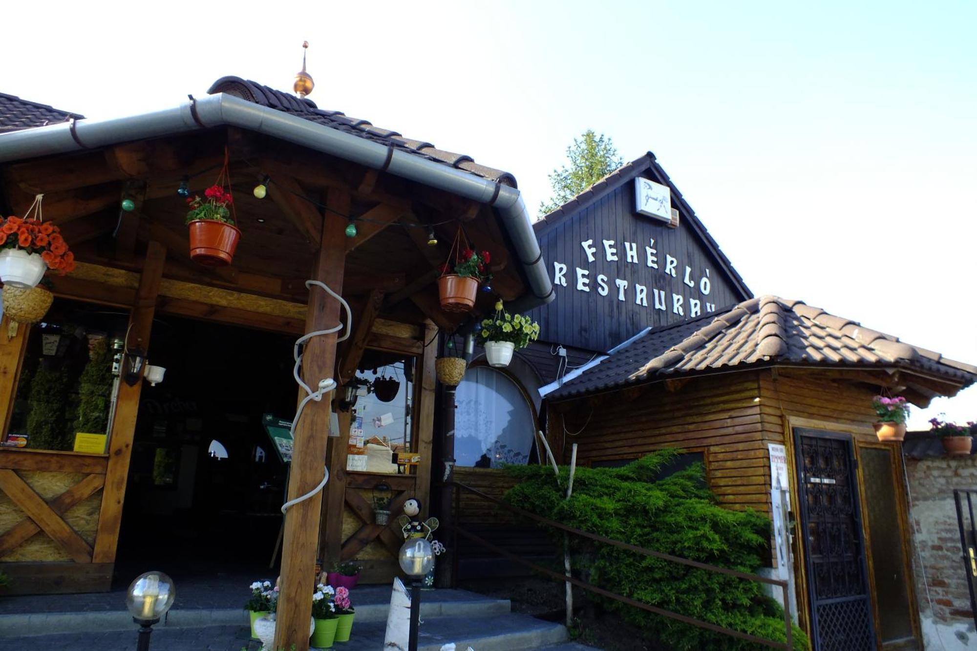 Bük 白马旅馆及餐厅酒店 外观 照片